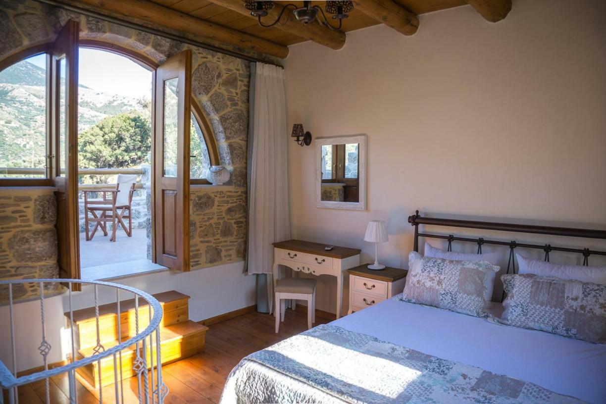 To Spiti Mas Apartment Sougia Bagian luar foto