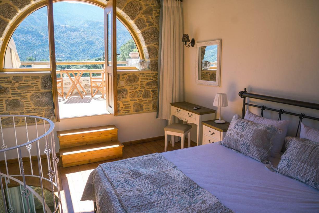 To Spiti Mas Apartment Sougia Bagian luar foto