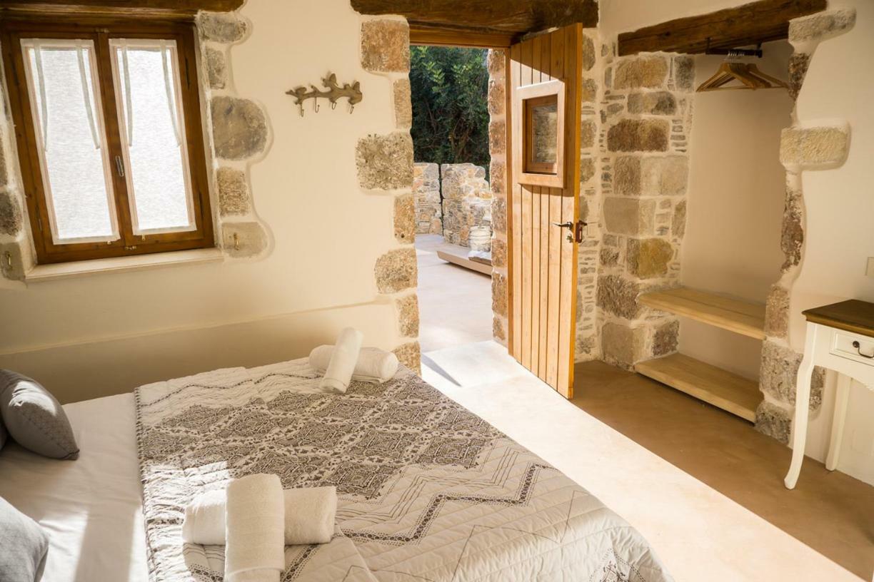 To Spiti Mas Apartment Sougia Bagian luar foto
